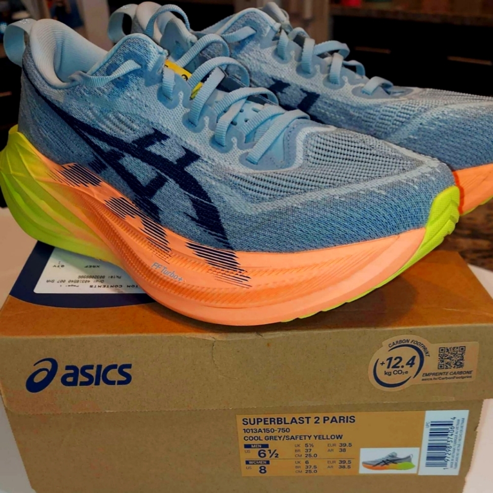 Asics Superblast 2 Paris Men 6.5/Women 8 - Like New